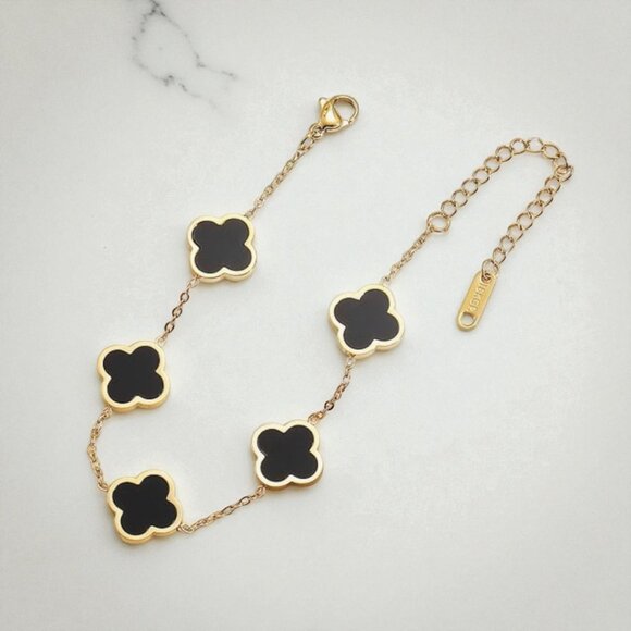 LUXE4LESS: Black Four-Leaf Clover Bracelet 18k Gold-Plated Steel - Picture 2 of 4